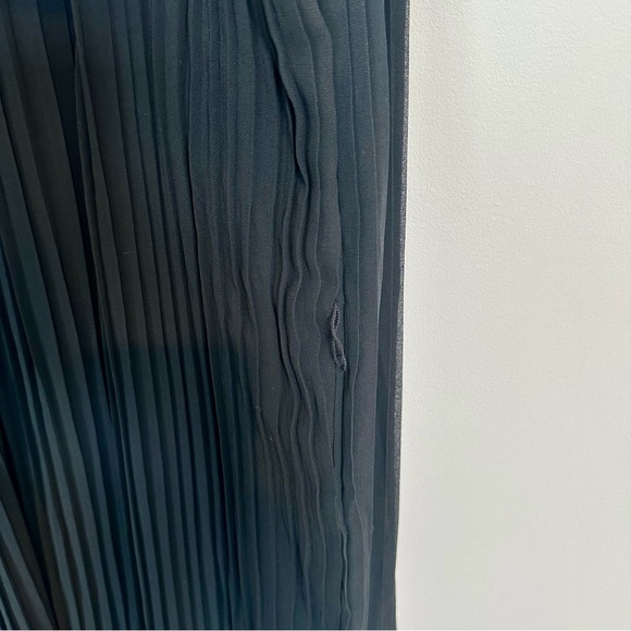 NWT Banana Republic Black Pleated Sleeveless Dress - Size: Large - Picture 6 of 8